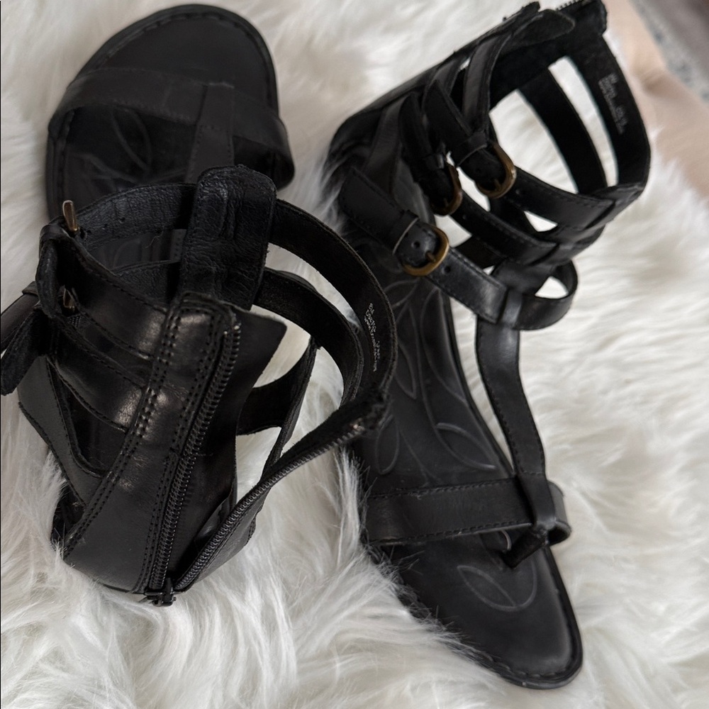 Born Leather Gladiator Sandals 8 M
